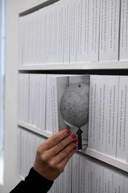 Abbildung von Haitzinger | Anja Manfredi & Nicole Haitzinger: Raum gewordene Blicke in die Sterne / Glimpses into the stars became space | 1. Auflage | 2020 | beck-shop.de